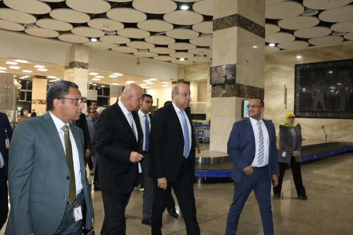 fb_img_17412241943626350676733253388532 وزير الطيران المدني يتفقد مطار سفنكس الدولي لمتابعة جاهزيته والوقوف على جودة الخدمات المقدمة تزامنًا مع الاستعدادات المُكثفة لإستقبال ضيوف مصر لحضور مراسم الافتتاح الرسمي للمتحف المصري الكبير..