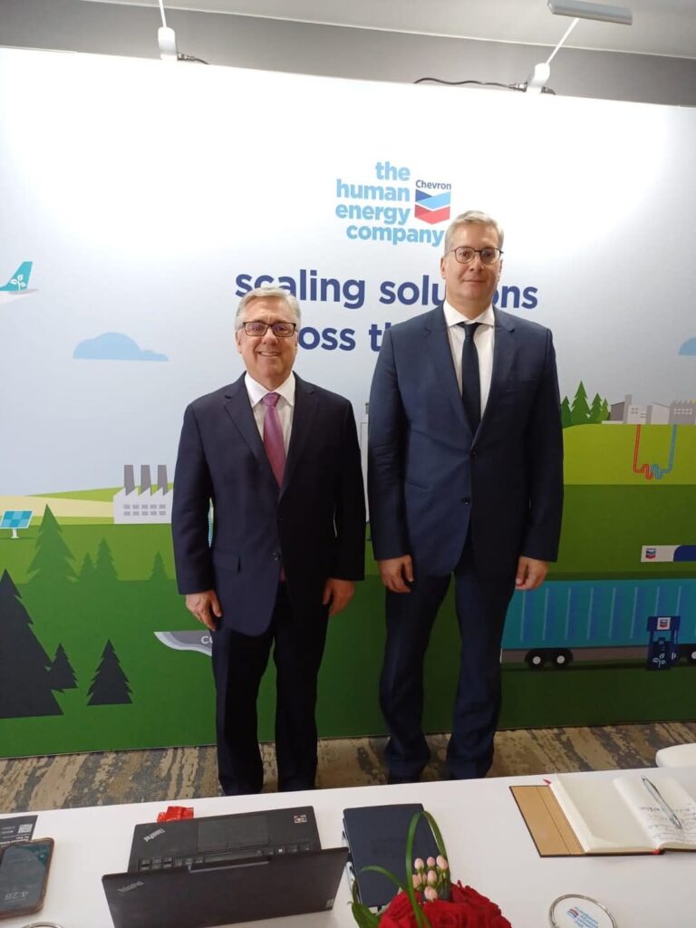 fb_img_17418558664118727473444757366081-768x1024 المهندس كريم بدوى يستعرض انشطة شركة شيفرون العالمية وخططها المستقبلية لزيادة الإنتاج.