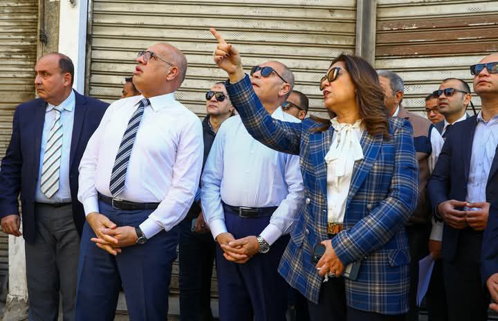 fb_img_17421194029462088656853499076855 بتكلفة ٢٨ مليون جنيه من الخطة الاستثمارية لوزارة التنمية المحليةوزيرة التنمية المحلية ومحافظ القاهرة يتفقدان بدء أعمال تنفيذ المرحلة الأولى من تطوير سوق العتبة بالموسكي