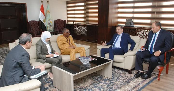 fb_img_17421247357679076490268483185463 وزير الزراعة وسفير سيراليون في القاهرة يبحثان التعاون في مجال استنباط التقاوى وبناء القدرات والابتكارات الزراعية ..