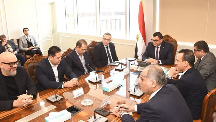 fb_img_17421249435216570605987312993057 وزير الإسكان يلتقي مسئولي "منصة مصر العقارية" لبحث أوجه التعاون