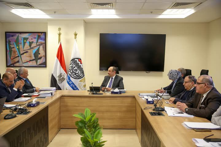 fb_img_17422125933974302377848104348122 وزير قطاع الأعمال العام يستعرض موقف مشروعات "القابضة للسياحة والفنادق"