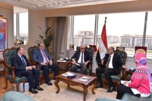 fb_img_17422241935985445267245253279606-300x200 وزير العمل يلتقي رئيس الهيئة العامة للتأمين الصحي