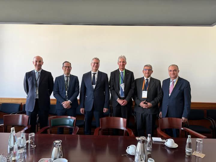 fb_img_17424028928687134180553018395601 📌لضمان إمدادات الغاز الطبيعي لتلبية احتياجات قطاع الكهرباء 📌وزير البترول يبحث مع الجانب الألماني البنود التعاقدية لاستئجار وحدة التغييز العائمة "Energos power"