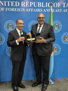 fb_img_1742403062672715510012537323318-225x300 جلسة مباحثات لوزير الخارجية والهجرة مع نظيره التنزانى