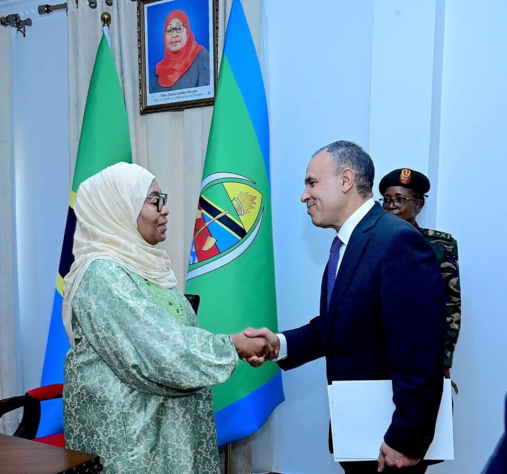 fb_img_17424814943031421676173175496043-1024x959 وزير الخارجية والهجرة يسلم رسالة خطية من فخامة السيد رئيس الجمهورية إلى رئيسة جمهورية تنزانيا المتحدة