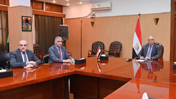 fb_img_17426414892449156023878447748049 وزير الري يتابع أعمال تطوير منظومة المراقبة والتشغيل بالسد العالي وصيانة "خزان أسوان