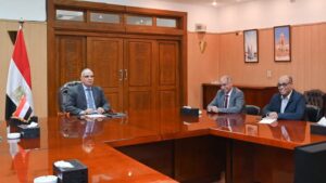 fb_img_17426414914993529035672801779453-300x169 وزير الري يتابع أعمال تطوير منظومة المراقبة والتشغيل بالسد العالي وصيانة "خزان أسوان