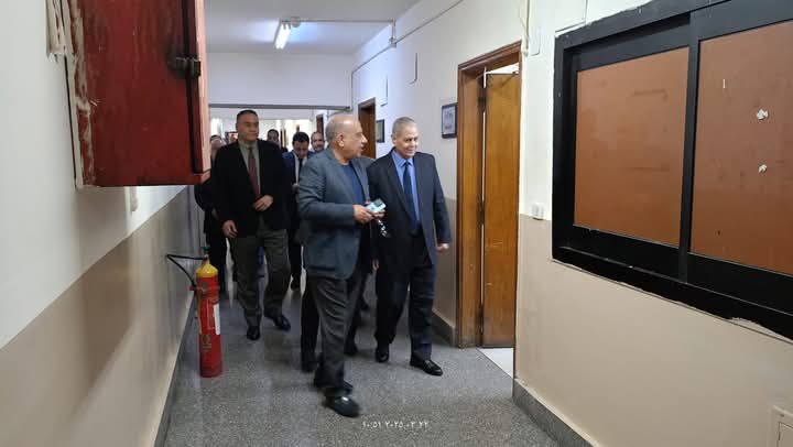 fb_img_17426667630985664422885557349810 وزير الكهرباء يتفقد شركة شمال القاهرة لتوزيع الكهرباء لمتابعة العمل خلال العطلات الرسمية