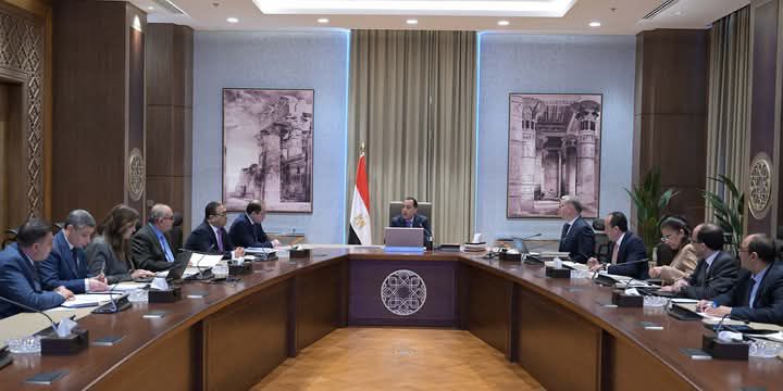 fb_img_17427267109303272696615884311436 رئيس الوزراء يتابع عددًا من ملفات العمل المشتركة بين وزارتي المالية والبترول والثروة المعدنية