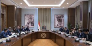 fb_img_17427267132221680855440739476035-300x150 رئيس الوزراء يتابع عددًا من ملفات العمل المشتركة بين وزارتي المالية والبترول والثروة المعدنية