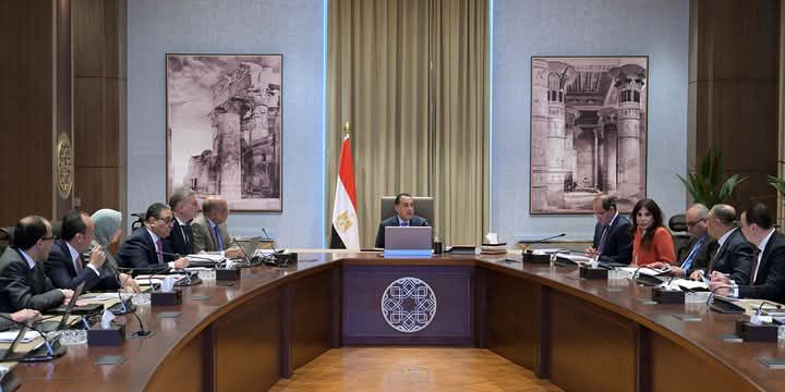 fb_img_1742733523528342047274881078563 رئيس الوزراء يستعرض موقف تخصيص الأراضي لمشروعات الطاقة الجديدة والمتجددة .. وموقف الطاقة في الصيف المقبل