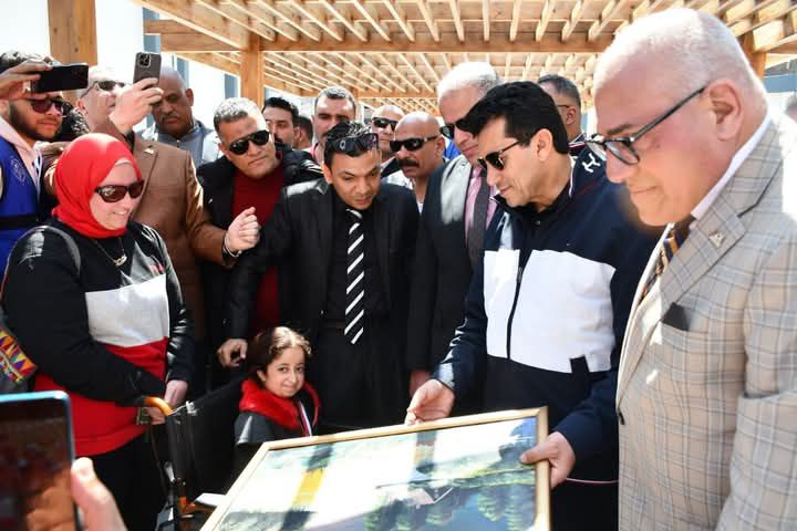 fb_img_17427338028901061832636491829499 وزير الشباب والرياضة ورئيس الهيئة العربية للتصنيع يفتتحان مركز شباب "محمد صلاح"