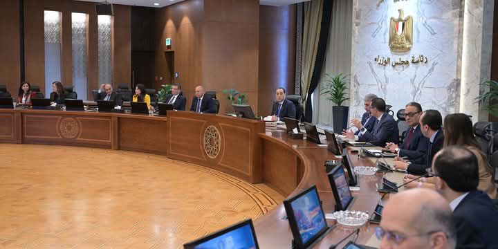 fb_img_17429090394593595638316066081733 رئيس الوزراء يتابع الإجراءات والخطوات الخاصة بإعادة صياغة برنامج متكامل للمساندة التصديرية ... ويوجه بعرضه على المصدرين