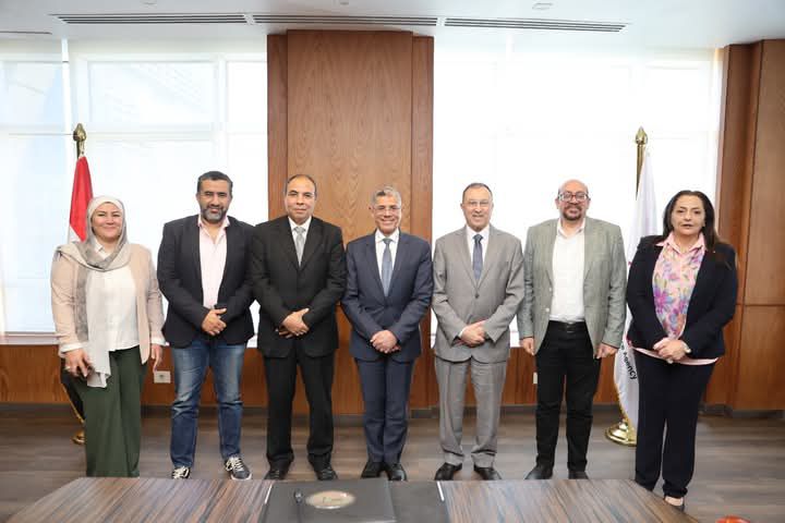 fb_img_1742909148322475156217866060121 وكالة الفضاء المصرية توقع اتفاقية تعاون مع بنك المياه المصري لخدمة المجتمع