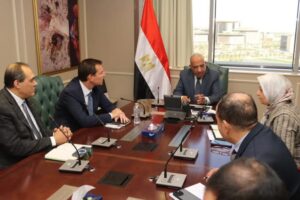 fb_img_17429093469286099010217101179766-300x200 وزير الكهرباء يبحث مع شركة شنايدر إليكتريك التعاون فى مجالات خفض الفقد وتطوير مراكز التحكم وشبكات التوزيع وتوطين صناعة المهمات الكهربائية