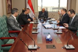 fb_img_17429093490796901721343482701521-300x200 وزير الكهرباء يبحث مع شركة شنايدر إليكتريك التعاون فى مجالات خفض الفقد وتطوير مراكز التحكم وشبكات التوزيع وتوطين صناعة المهمات الكهربائية