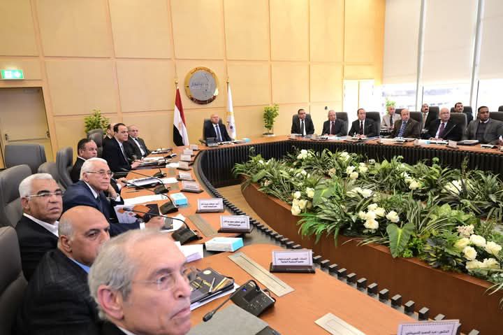 fb_img_17430646387955612769978985237932 نائب رئيس مجلس الوزراء للتنمية الصناعية وزير الصناعة والنقل يترأس الجمعية العمومية العادية وغير العادية للشركة القابضة للنقل البحري والبري