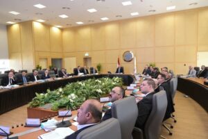 fb_img_17430646406708668389690578293803-300x200 نائب رئيس مجلس الوزراء للتنمية الصناعية وزير الصناعة والنقل يترأس الجمعية العمومية العادية وغير العادية للشركة القابضة للنقل البحري والبري