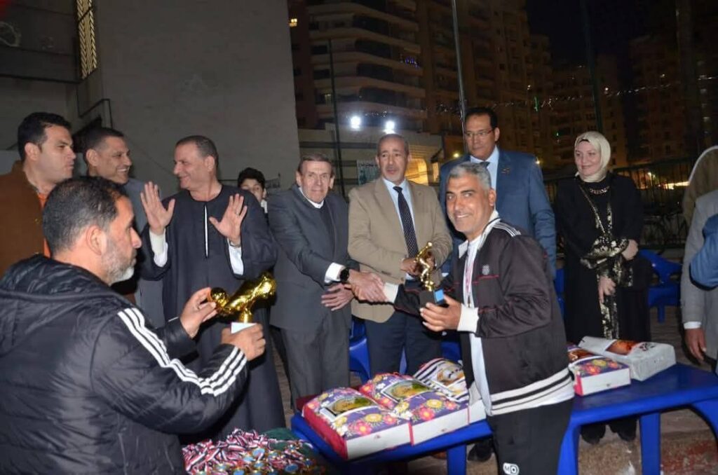 fb_img_17431383000094034825460049763018-1024x678 رجل المهام الصعبة بعنوان افعال لا اقوال