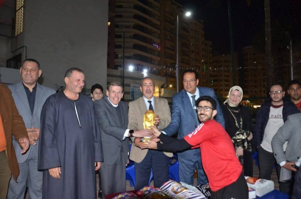 fb_img_17431383021893393025593703184379-1024x678 رجل المهام الصعبة بعنوان افعال لا اقوال