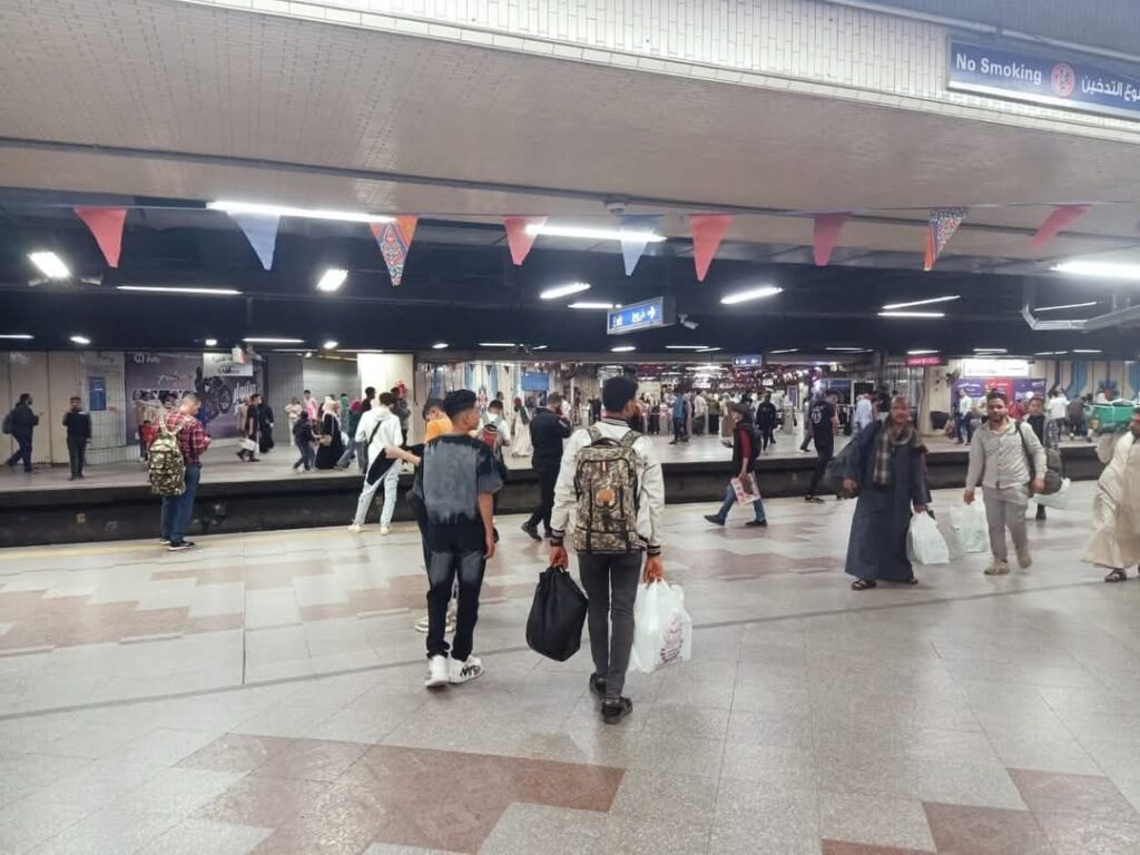 fb_img_17434187280395044931478188674944-1024x768 كامل الوزير يوجه بتواجد مسؤولى السكة الحديد ومترو الأنفاق بالمحطات المختلفة للإشراف على تقديم خدمات مميزة لجمهور الركاب