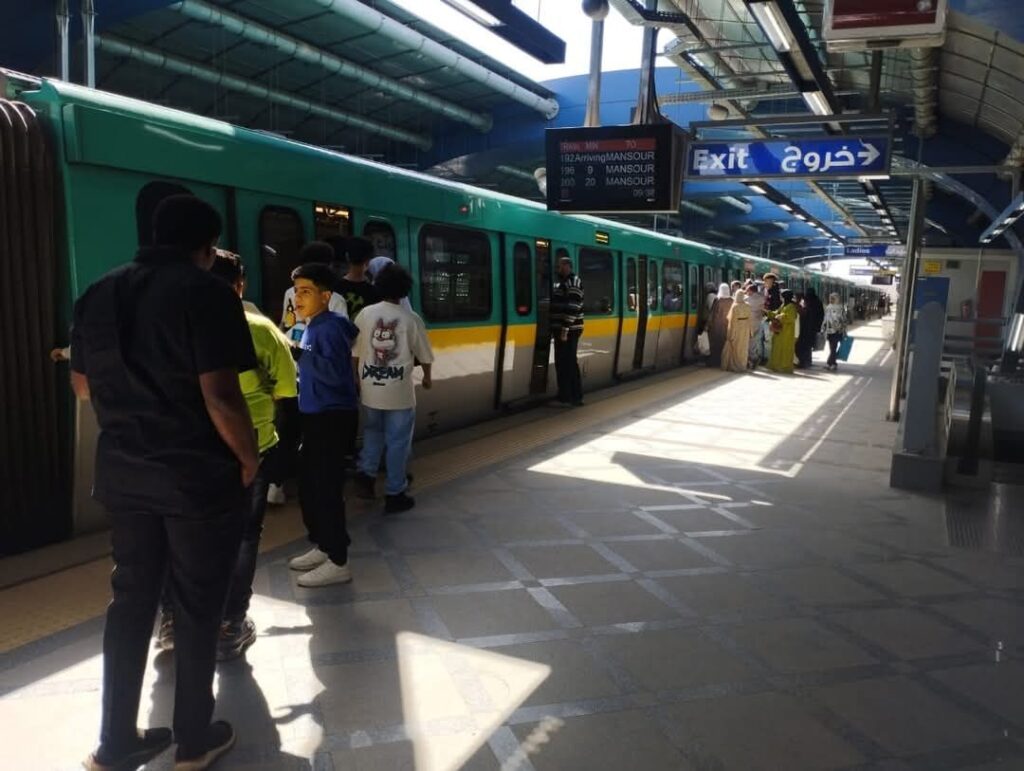 fb_img_17434187336762858861897940320466-1024x771 كامل الوزير يوجه بتواجد مسؤولى السكة الحديد ومترو الأنفاق بالمحطات المختلفة للإشراف على تقديم خدمات مميزة لجمهور الركاب