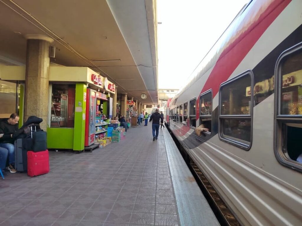 fb_img_17434187364114835627271239682607-1024x768 كامل الوزير يوجه بتواجد مسؤولى السكة الحديد ومترو الأنفاق بالمحطات المختلفة للإشراف على تقديم خدمات مميزة لجمهور الركاب