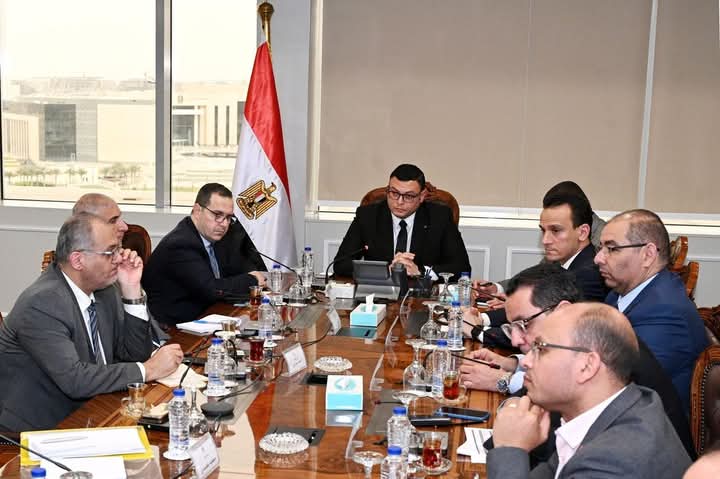 وزير الإسكان يجتمع مع مسئولي شركة “فاوندرز” لاستعراض عدد من الفرص الاستثمارية والخطة الترويجية لبعض مشروعات الوزارة