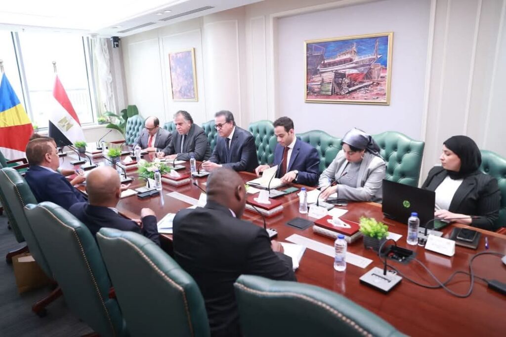 fb_img_1743868135263665695102303071024-1024x683 نائب رئيس مجلس الوزراء وزير الصحة يستقبل وزير خارجية جمهورية سيشل لمناقشة سبل التعاون المشترك