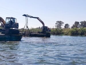 fb_img_17439296050953197924399632934896-300x225 وزير الري يتابع حالة مجري نهر النيل وفرعيه.. ومجهودات إزالة التعديات بالتنسيق مع أجهزة الدولة المعنية