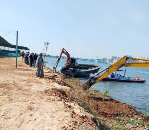 fb_img_17439296203687446376163646819819-300x263 وزير الري يتابع حالة مجري نهر النيل وفرعيه.. ومجهودات إزالة التعديات بالتنسيق مع أجهزة الدولة المعنية