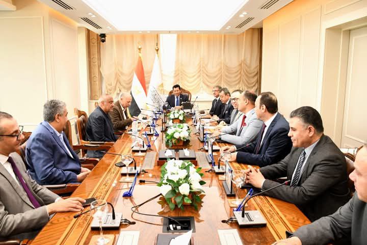 fb_img_17439456671803266405746965644718 وزير الشباب والرياضة يعقد اجتماعًا تنسيقيًا مع رئيس اتحاد الكرة ورئيس المتحدة للرياضة