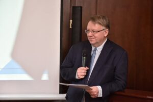 fb_img_1744119575103444193816487831320-300x200 وزير العمل: "الرئيس السيسي يوجه بتنمية مهارات الشباب تماشيُا مع تحديات سوق العمل... والاستراتيجية الوطنية للتشغيل تُجسد التعاون المُثمر بين مصر والمنظمة"