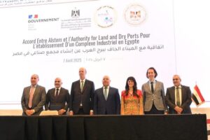 fb_img_17441259365467899620173428522234-300x200 وزير الصناعة والنقل ووزير الاقتصاد والمالية الفرنسي يشهدان توقيع عقد لإنشاء مجمع صناعى لإنتاج الوحدات المتحركة ومكونات السكك الحديدية