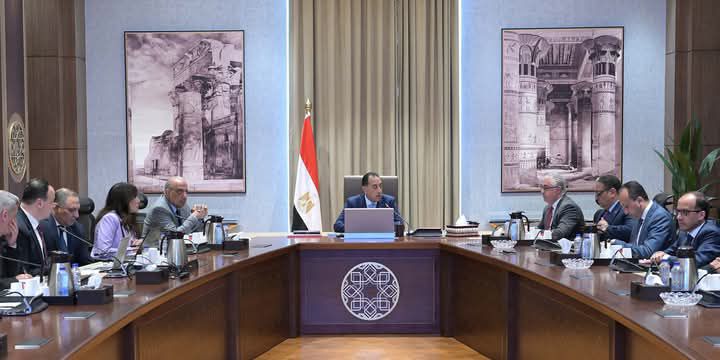 fb_img_17441260917841549574683222226498 رئيس الوزراء يتابع موقف مشروعات إنتاج الهيدروجين الأخضر