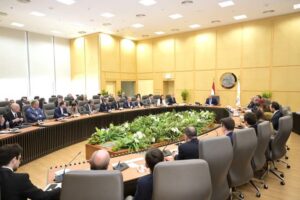 fb_img_17441939065971043370405080140288-300x200 نائب رئيس مجلس الوزراء للتنمية الصناعية وزير الصناعة والنقل يبحث مع ممثلي 29 شركة ومؤسسة فرنسية فرص الاستثمار بالسوق المصري في مجالي الصناعة والنقل