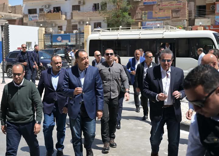 fb_img_17442814944153975602122270747711 رئيس الوزراء يستهل جولته بمحافظة أسيوط بتفقد مستشفى منفلوط المركزي بعد تطويره