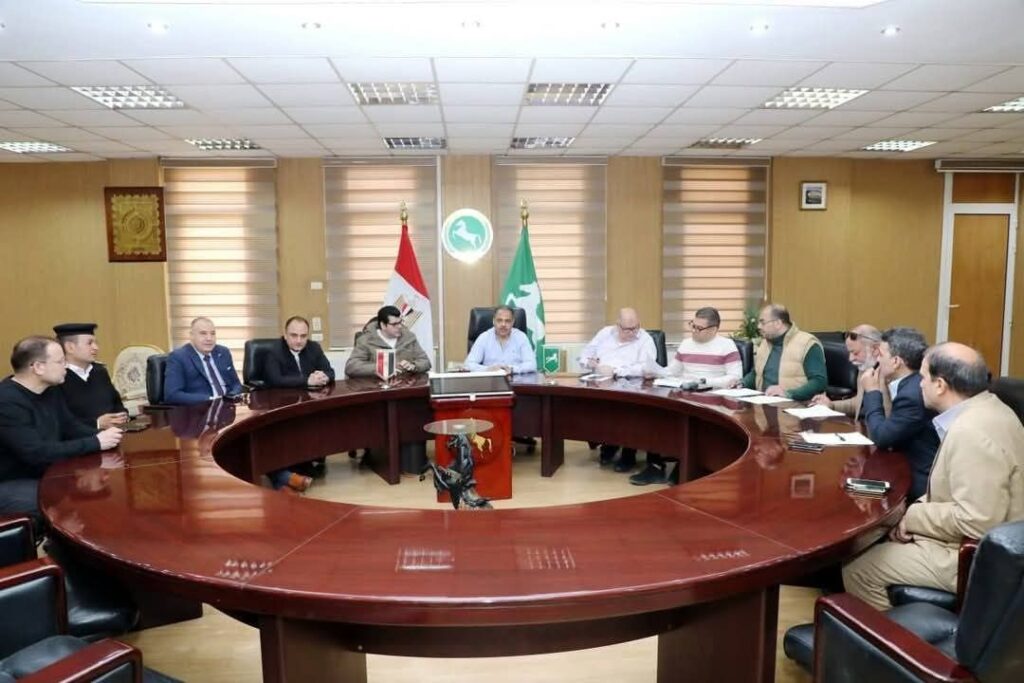 fb_img_17443650264224949412676925379784-1024x683 عقب تحريك أسعار المواد البترولية... #محافظ_الشرقية يعتمد تعريفة الركوب الجديدة لسيارات الأجرة بالخطوط الداخلية والخارجية ويشدد على تكثيف الحملات الرقابية على مواقف السيارات العمومية ومحطات الوقود ومستودعات البوتاجاز ويحذر من استغلال المواطنين