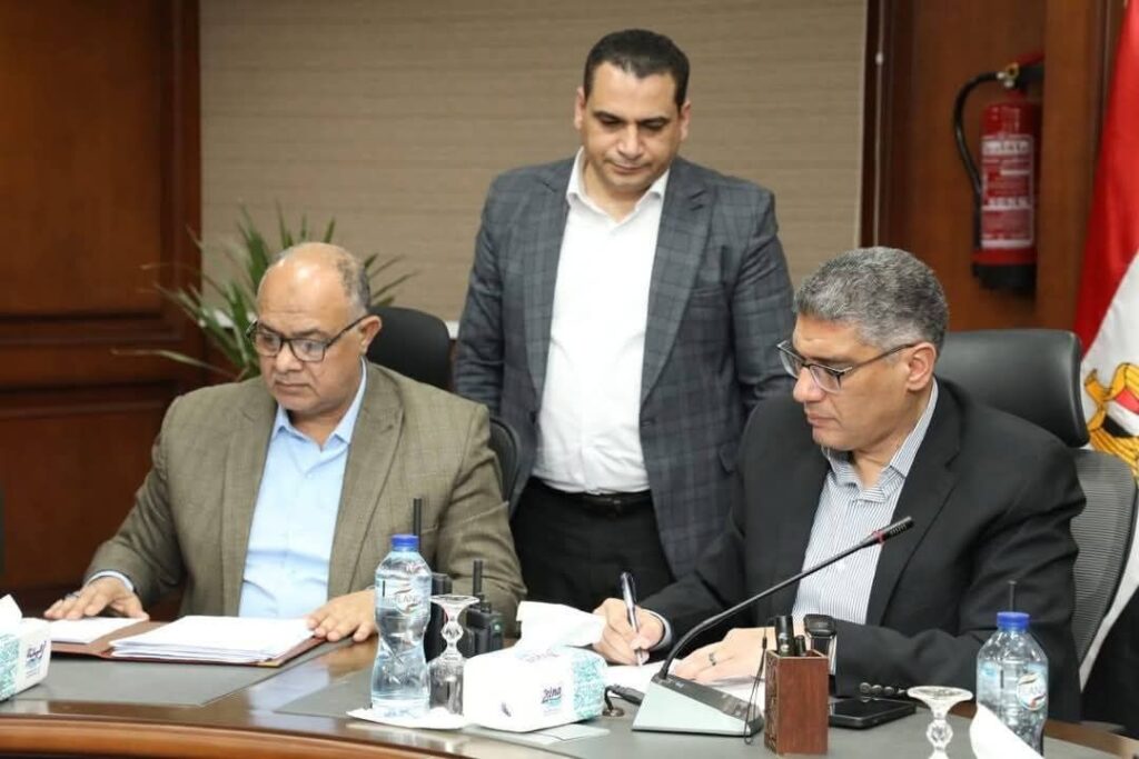 fb_img_1744374599357213985289936423780-1024x683 عقب تحريك أسعار المواد البترولية<br>محافظ الجيزة يعتمد التعريفة الجديدة لسيارات السرفيس و النقل الجماعي الداخلية والخارجية