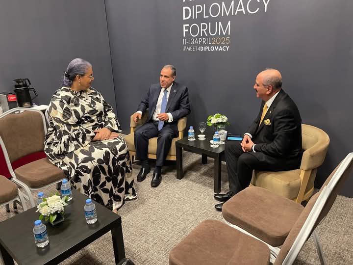 fb_img_17443758157331646546504131215143 وزير الخارجية والهجرة يعقد لقاءًا في أنطاليا مع نظيره التونسي والمبعوثة الأممية إلى ليبيا