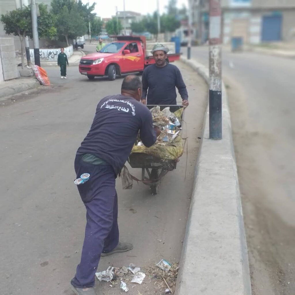 fb_img_17444508015561155507805373057260-1024x1024 تنفيذاً لتوجيهات معالي الدكتورة / جاكلين عازر - محافظ البحيرة بضرورة الاهتمام الامثل بمنظومة النظافة بكافة مدن ومراكز المحافظة للحفاظ على المظهر الجمالى والحضارى .