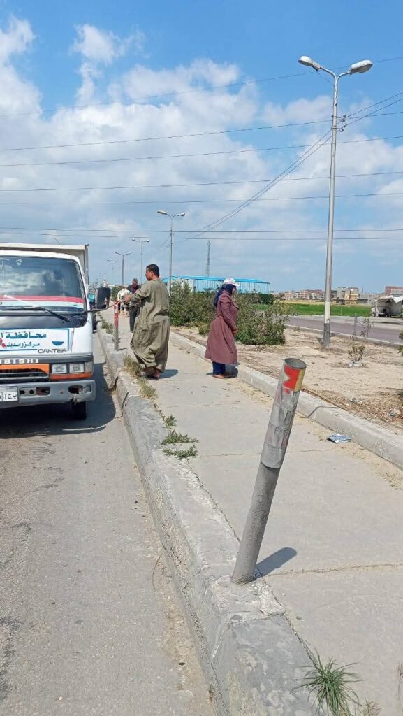 fb_img_17444508079314254460103108993932-577x1024 تنفيذاً لتوجيهات معالي الدكتورة / جاكلين عازر - محافظ البحيرة بضرورة الاهتمام الامثل بمنظومة النظافة بكافة مدن ومراكز المحافظة للحفاظ على المظهر الجمالى والحضارى .