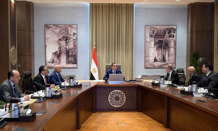 fb_img_17445415630503722967816898086746 رئيس الوزراء يلتقي مسئولي مجموعة "المنصور للسيارات" لاستعراض خطط إنشاء مصنعهم الجديد بمدينة أكتوبر الجديدة وبدء الإنتاج.. ومصنع آخر لفلاتر المركبات بالعاشر من رمضان