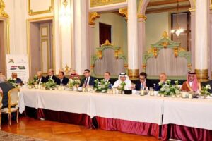 fb_img_17445419368037468390066011904473-300x200 وزير الإسكان يُشارك في جلسة حوارية لوفد الغرف التجارية السعودية ومجلس الأعمال السعودي المصري