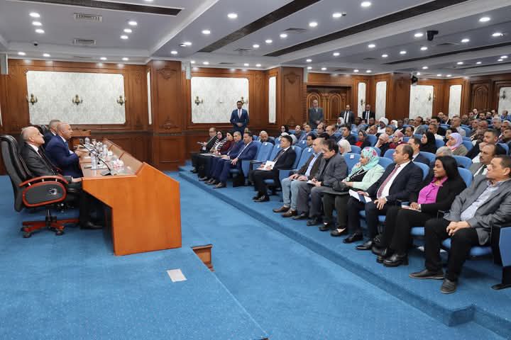 fb_img_17445420155632256931410415024969 وزير الصناعة والنقل يبحث مع محافظي ومستثمري الأقصر وأسوان تحديات المناطق الصناعية بالمحافظتين وسبل حلها