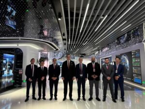 fb_img_17445444963623636354492204239616-300x225 رئيس هيئة الرعاية الصحية يقوم بزيارة لمركز البحث والابتكار لشركة هواوي الصينية العملاقة للاطلاع على أحدث الحلول التقنية والتكنولوجية وبناء الأنظمة الذكية المتكاملة