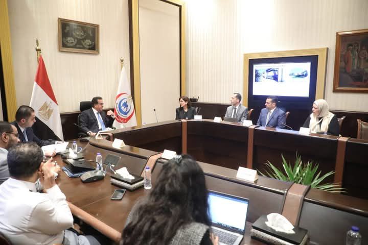 fb_img_17445448693851481090831734369479 نائب رئيس مجلس الوزراء ووزير الصحة يستقبل ممثلي شركة "نوفارتس" لبحث التوسع في خطوط الإنتاج الدوائية المحلية وتعزيز آليات الاستثمار