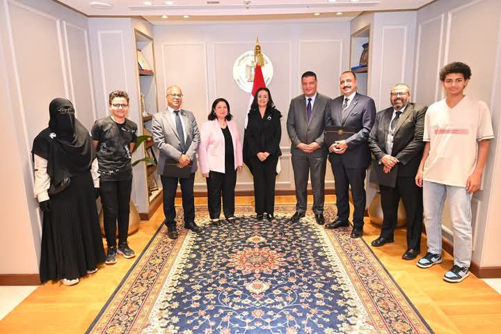 fb_img_17445451900357801997644563033207 وزيرة التضامن الاجتماعي تكرم فرق عمل الوزارة وقطاعاتها المختلفة القائمة على حملات ومراكز الإطعام خلال شهر رمضان المبارك