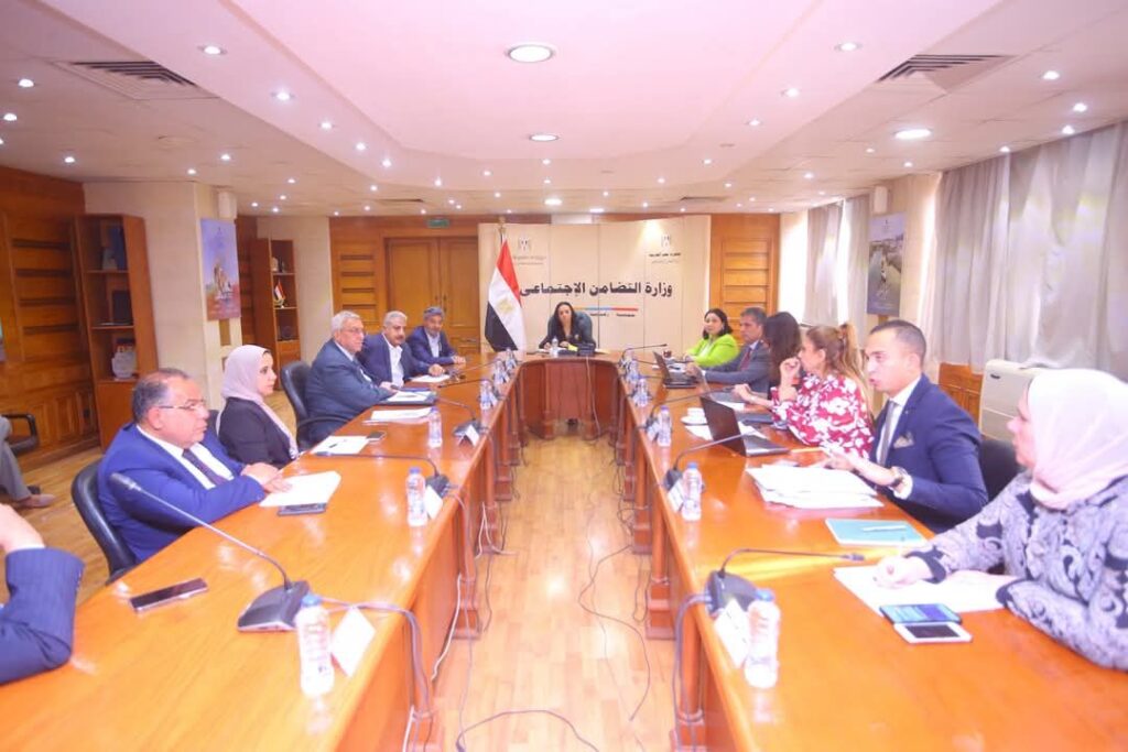 fb_img_17446237712362088134436982336078-1024x683 وزيرة التضامن الاجتماعي تترأس اجتماع مجلس إدارة صندوق دعم الصناعات الريفية والبيئية.. وتناقش استراتيجية عمل الصندوق 